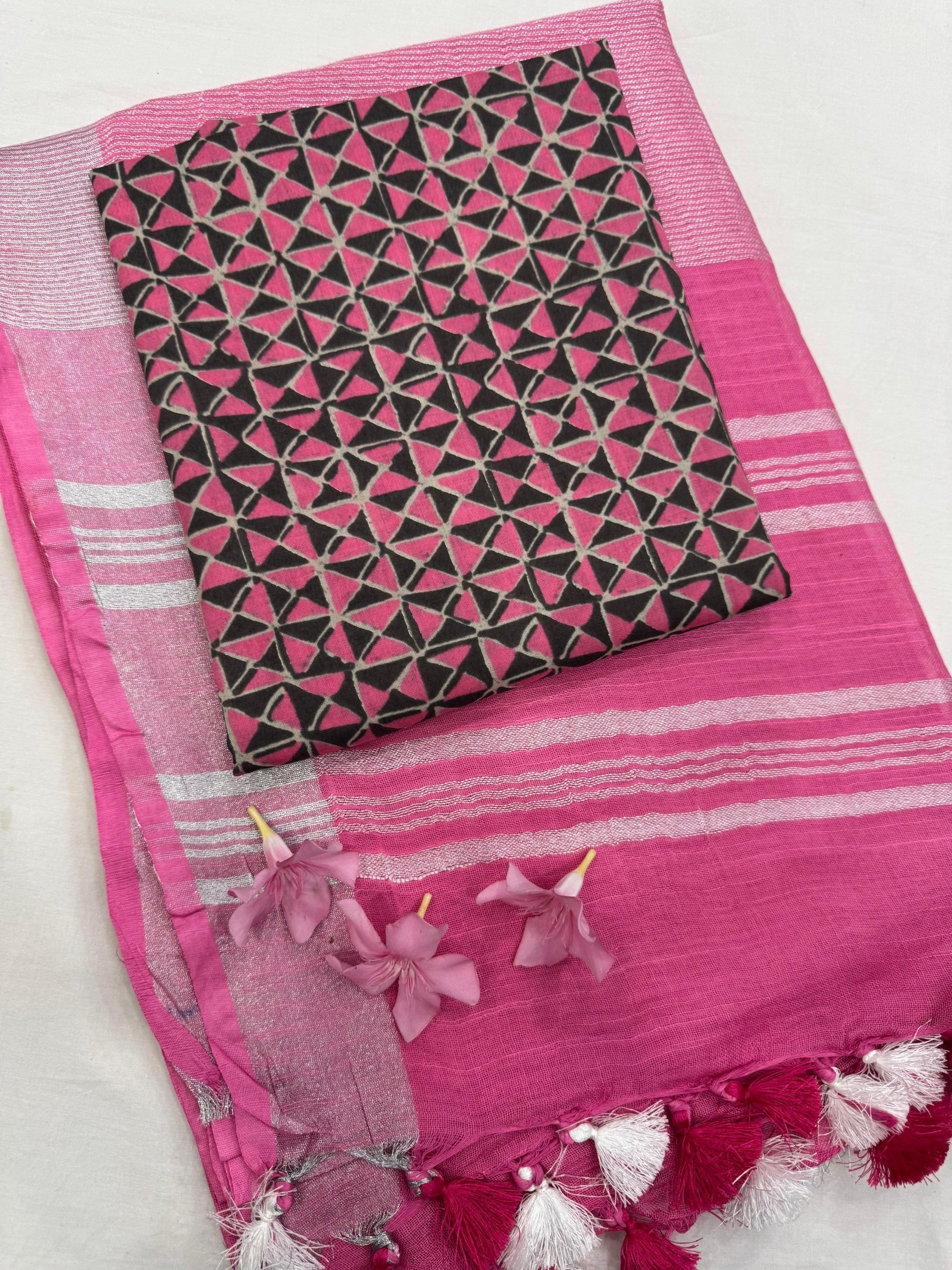 Pink Saree with Chex Motif Blouse Fabric – Premium handblock cotton mul saree wholesale for boutiques and designers